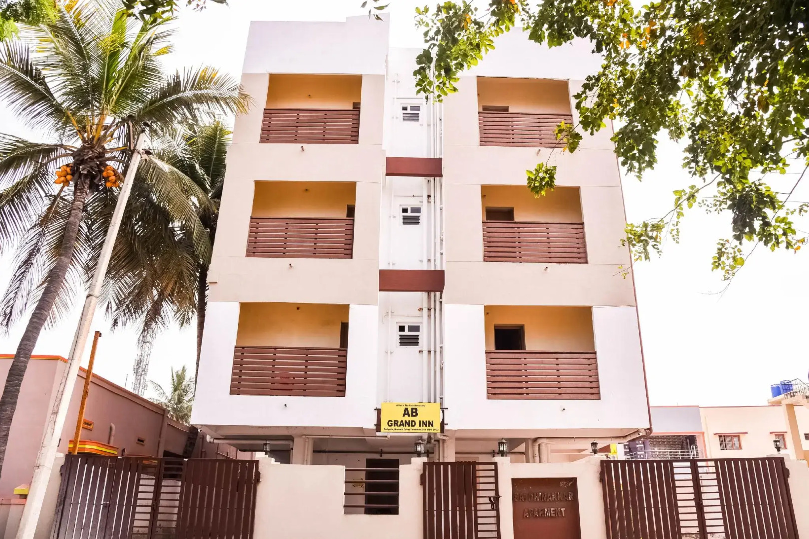 SPOT ON 78959 Ab Grand Inn