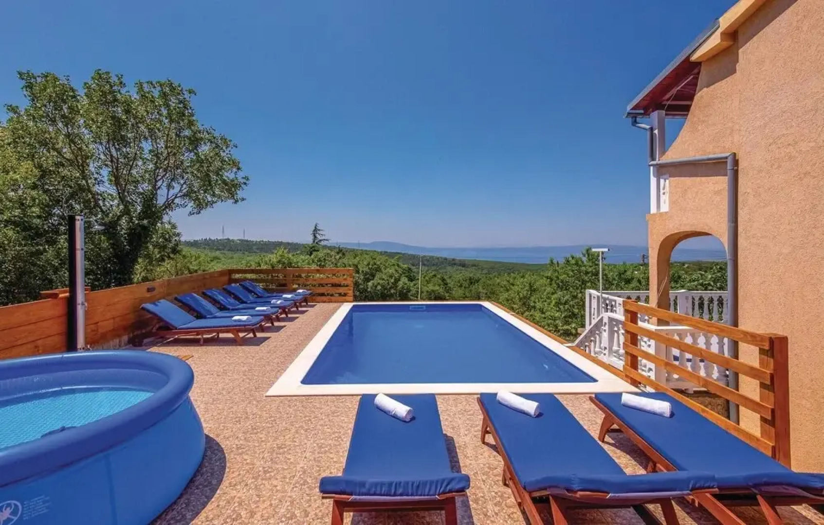 Beautiful Home in Donji Zagon With Wifi and 6 Bedrooms