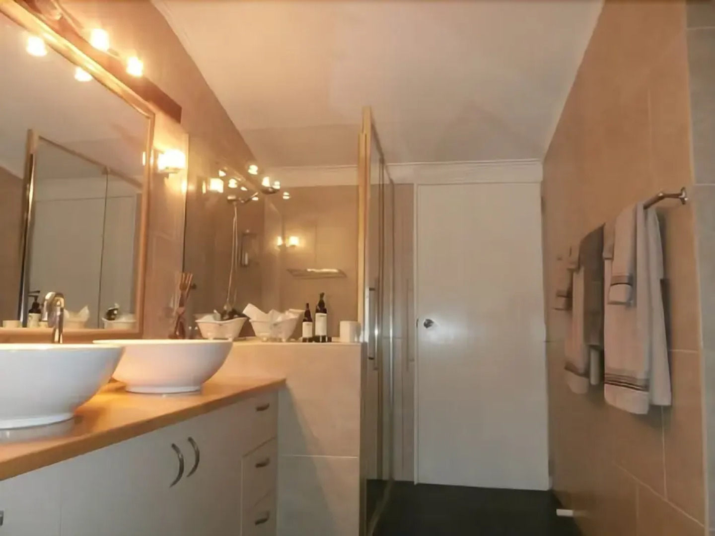 Chilverton Cottages & Restaurant