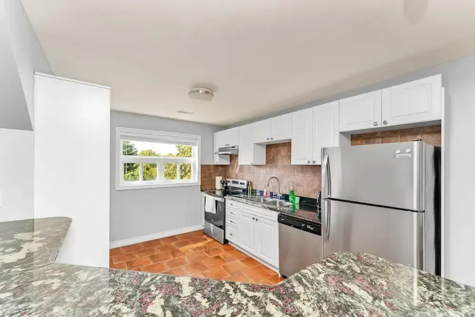 Private 2bdrm Unit With Ensuite Laundry - U5A