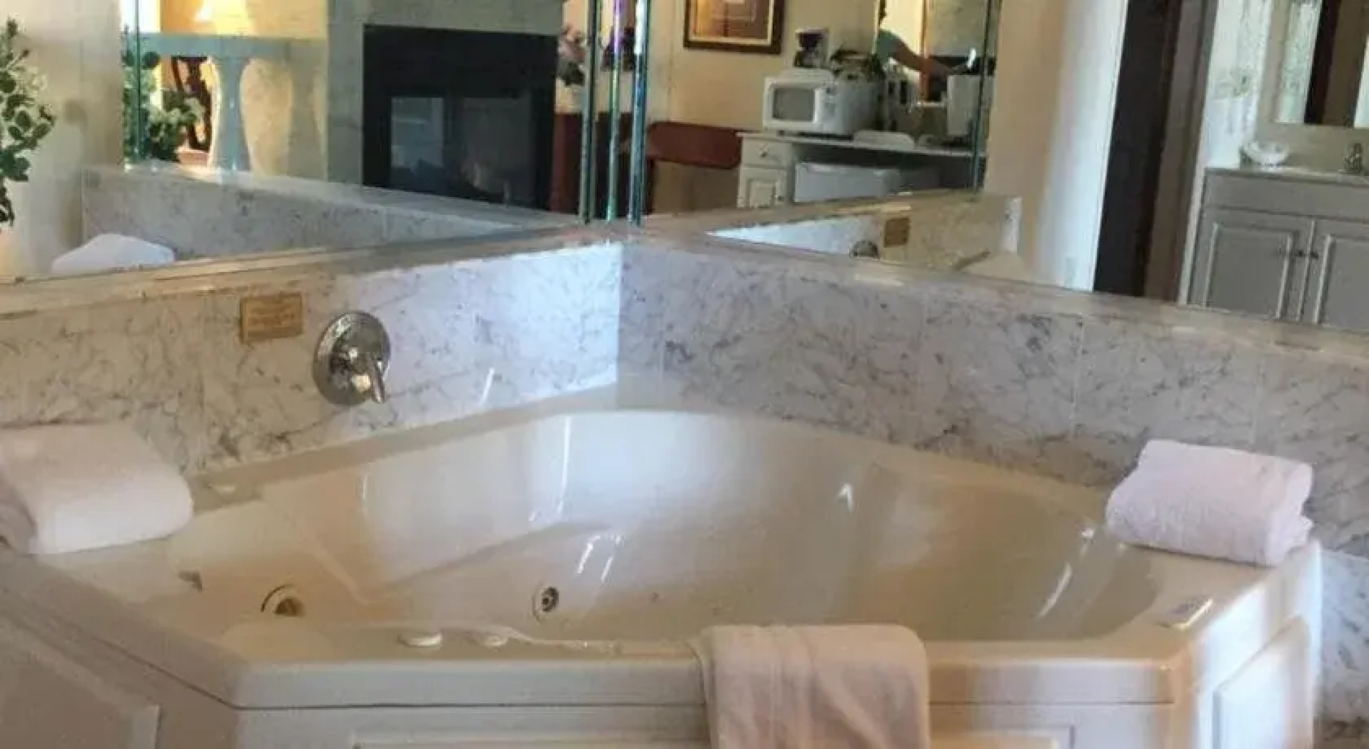 Lockport Inn & Suites