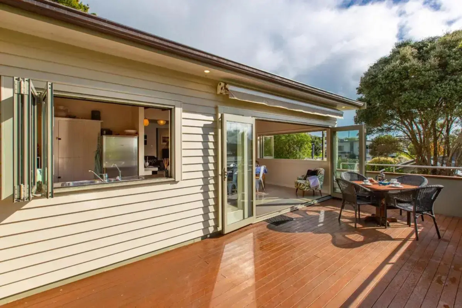 Waterfront Bach - Raglan Bach