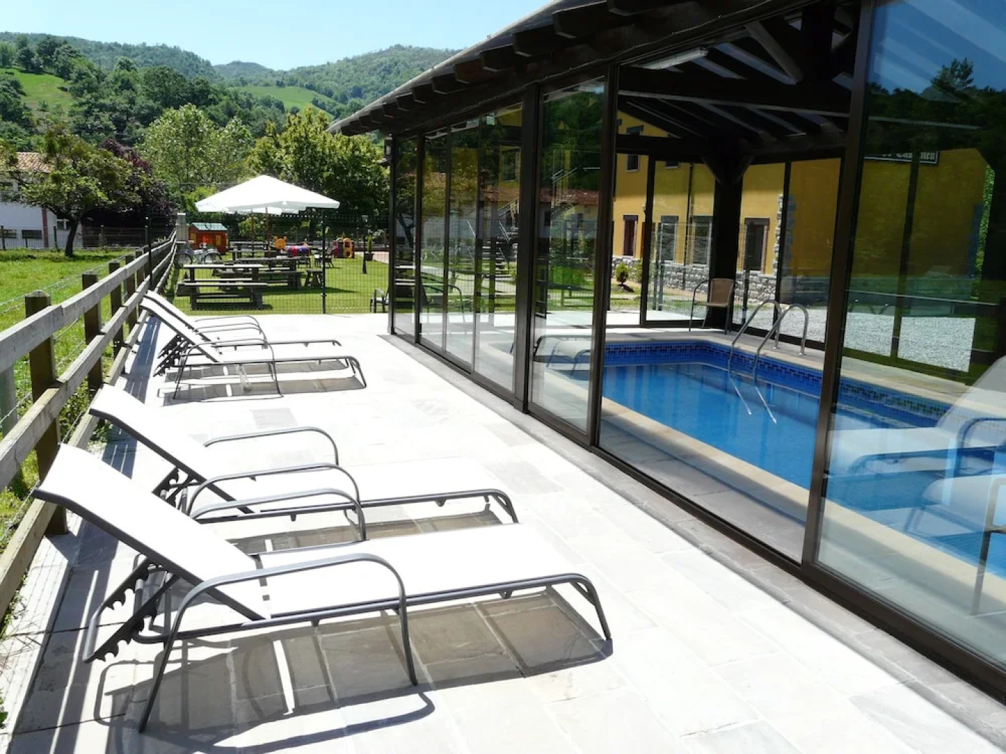 Apartamentos El Castañeu