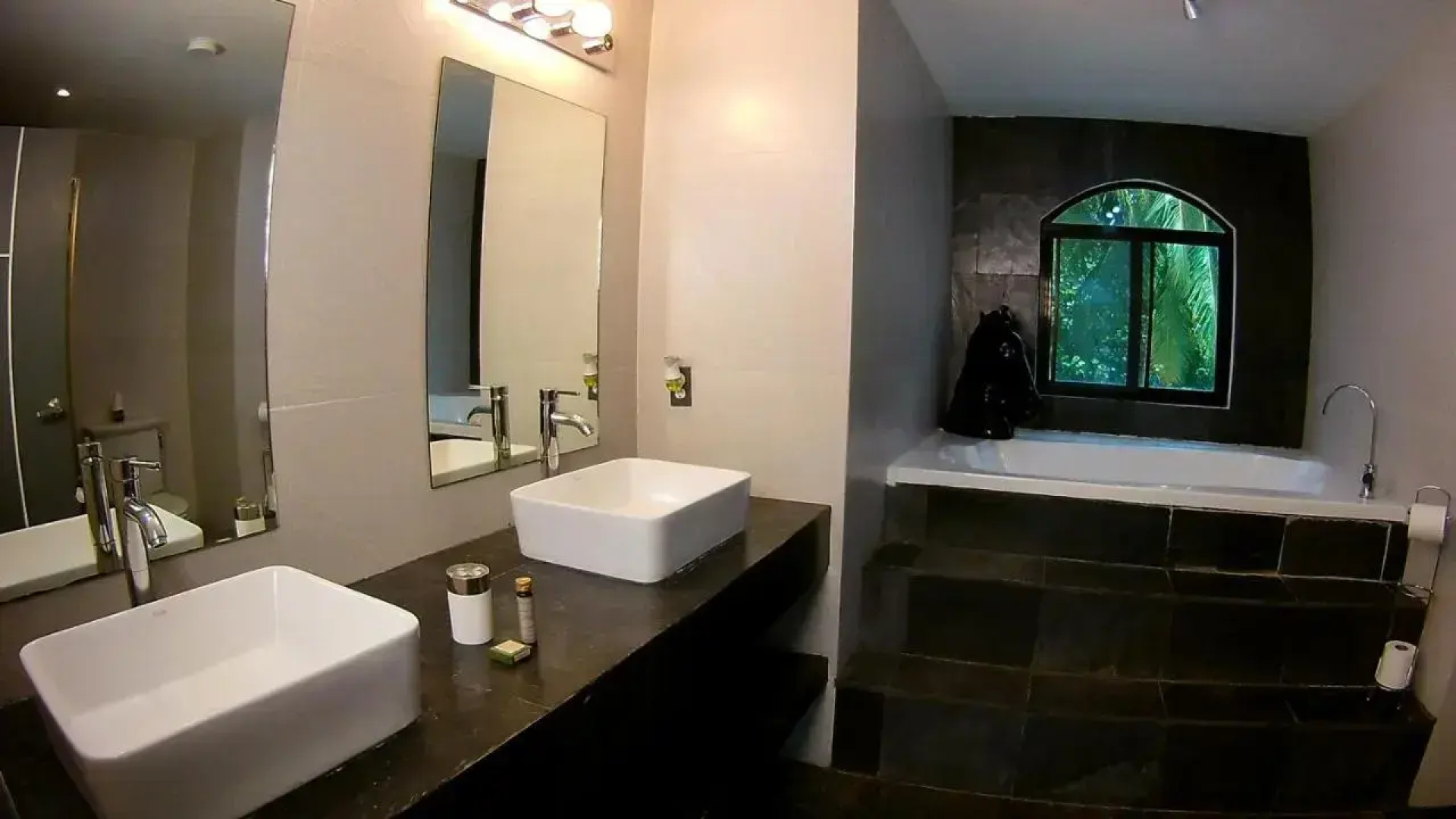 Show Pony Beach Resort and Suites