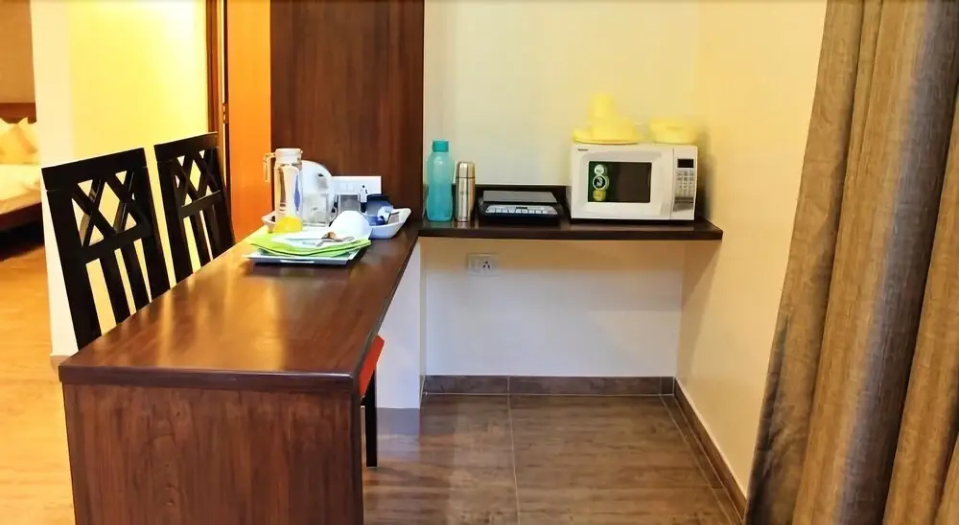 Compact Maple Leaf, E City