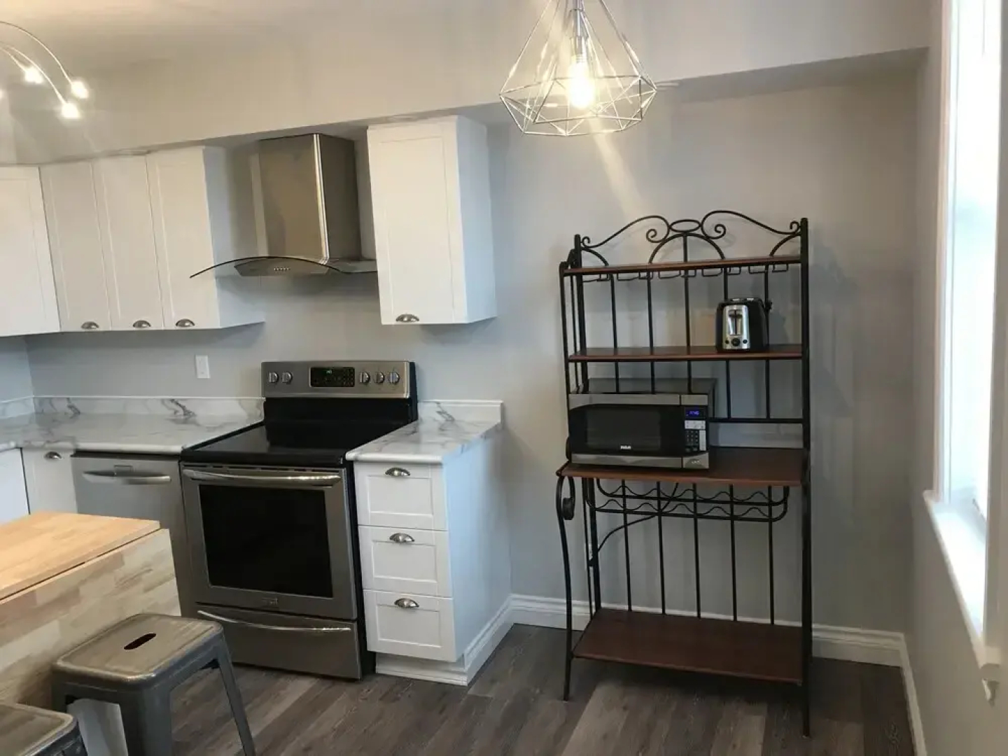 Carleton Place Downtown 1 and 2 Bedroom Entire Apartments
