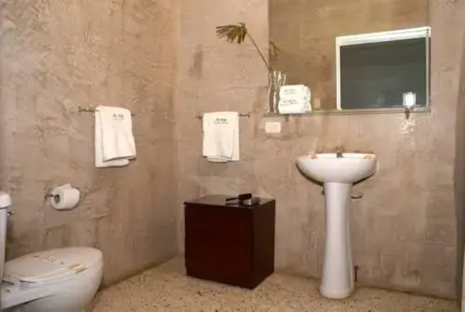 Oro Negro Talara Hostal & Restobar