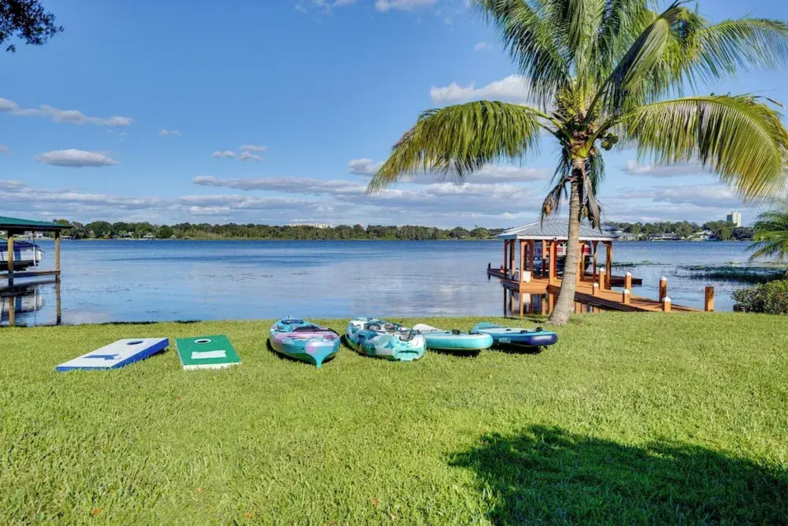 Lakefront Winter Haven Retreat: Hot Tub & Patio!