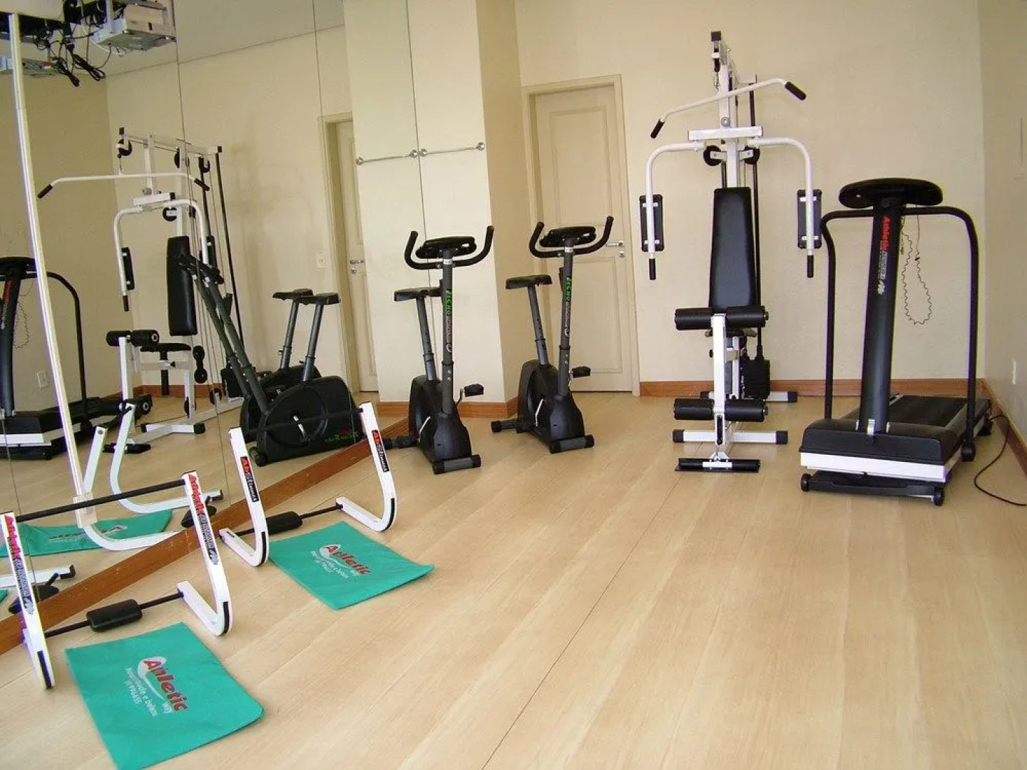 Harbor Regent Suites