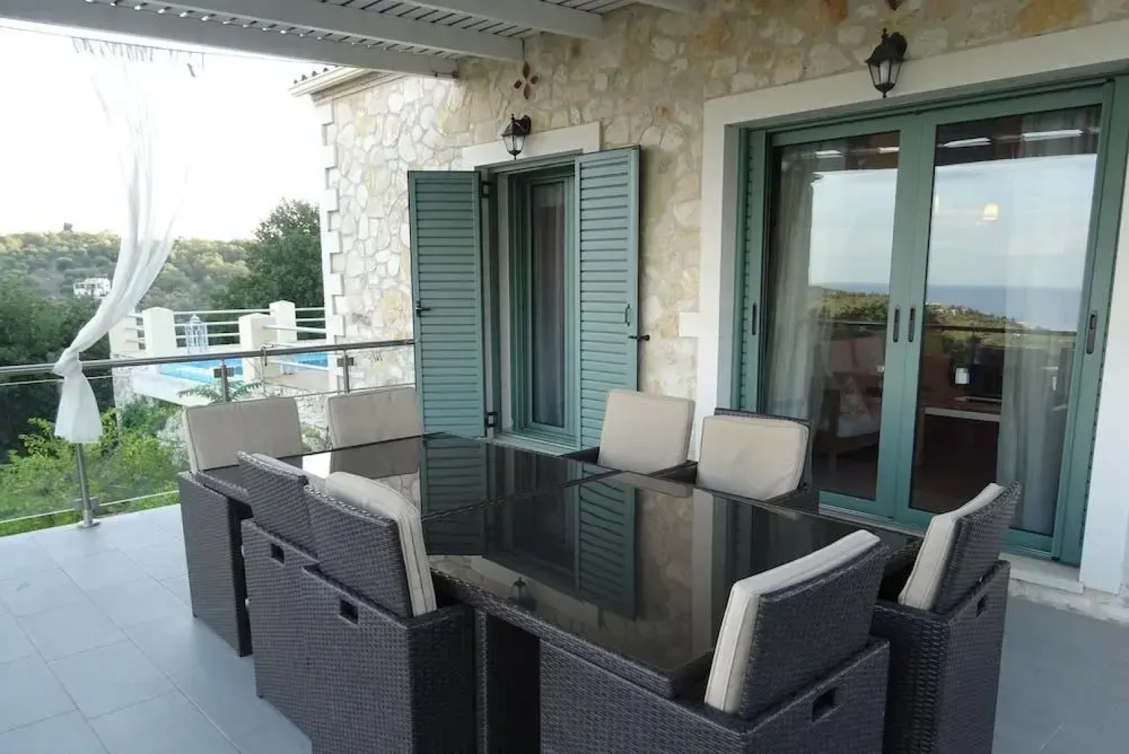 Artist's Villa Red Rose