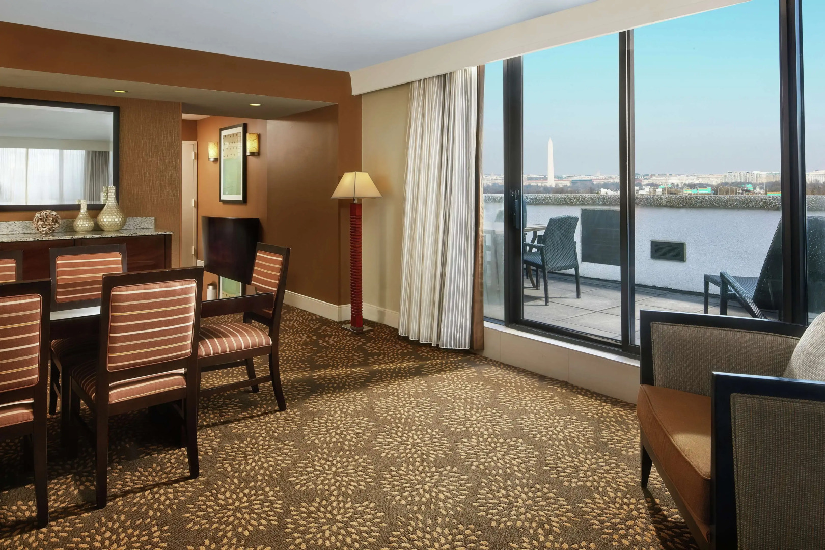 DoubleTree by Hilton Washington DC - Crystal City
