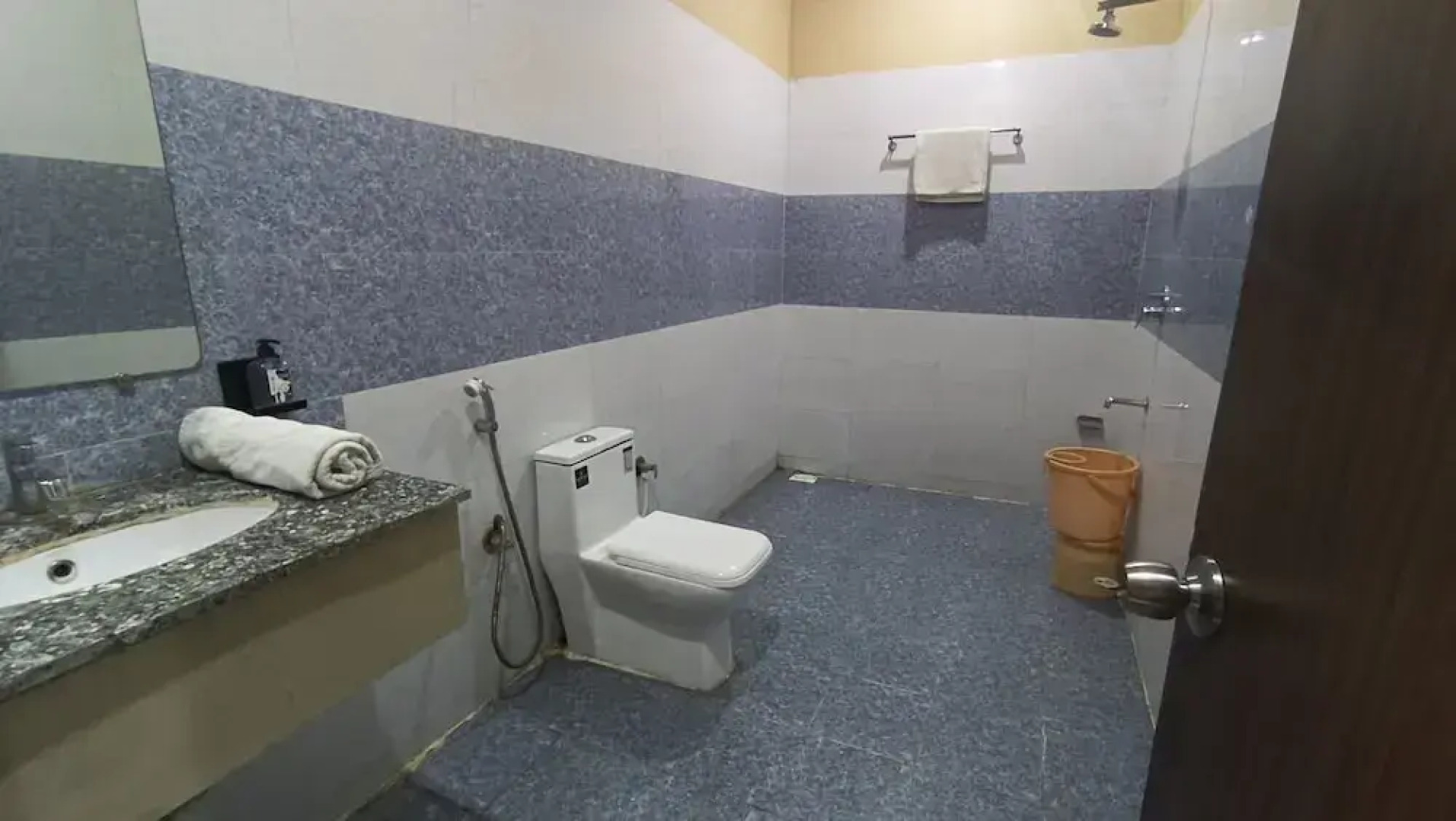 Kanha Hotel & Resort