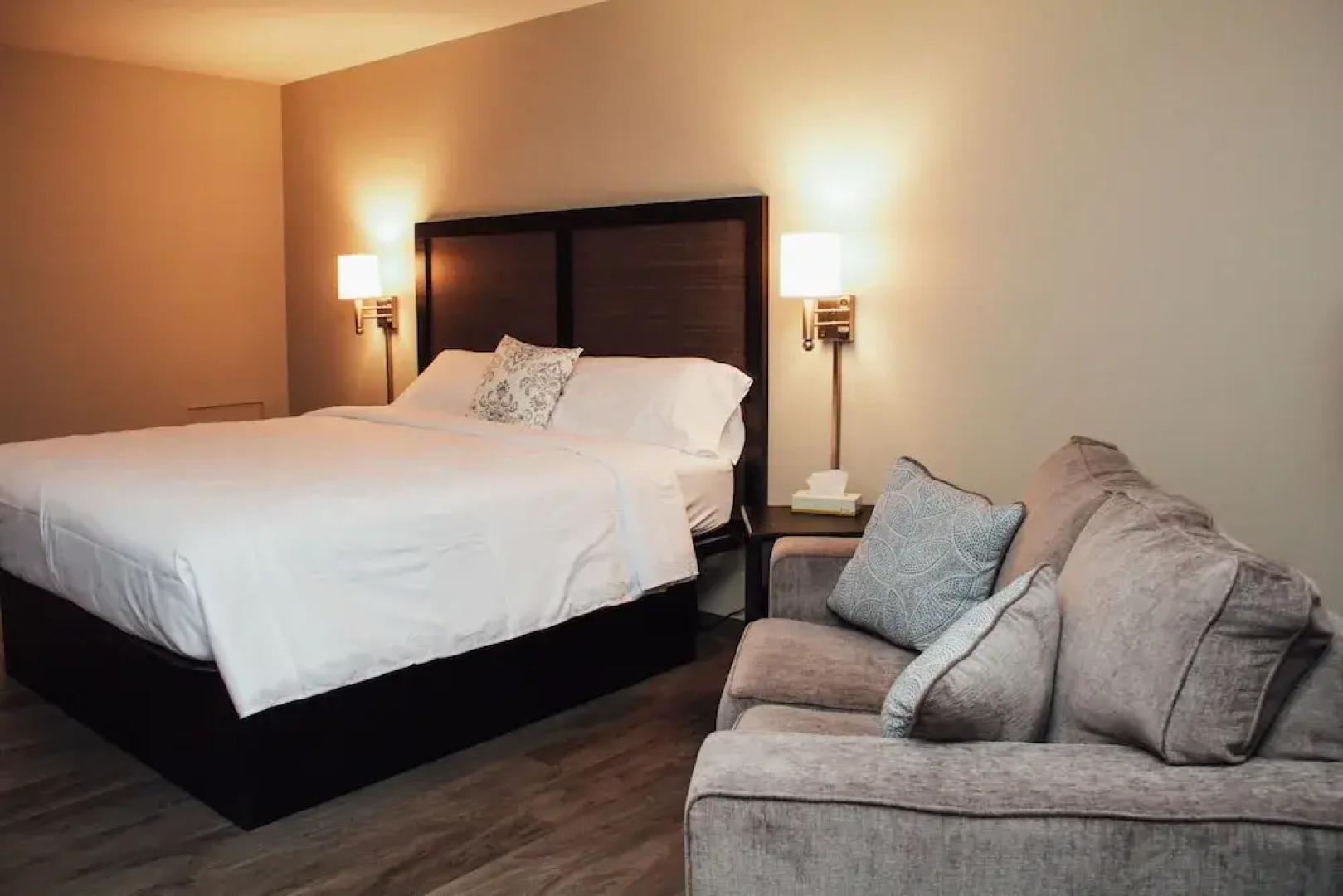 Country Squire Inn and Suites