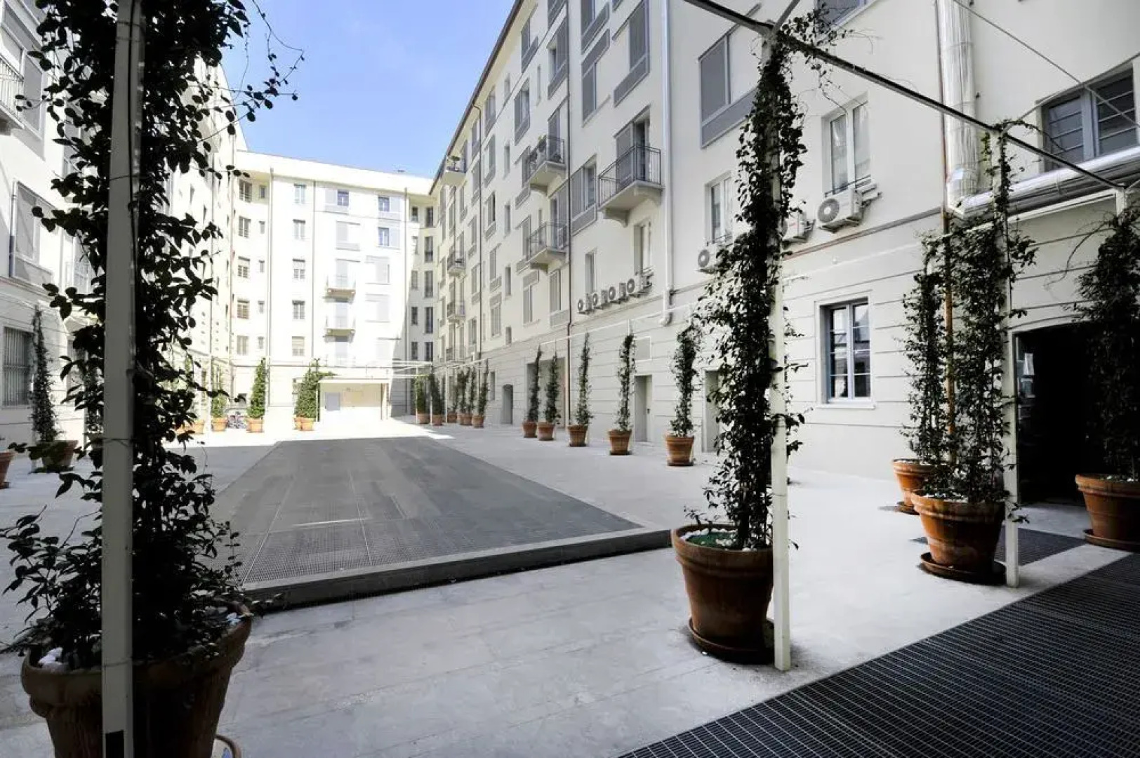 AT Home Heart of Milan - City Apartment