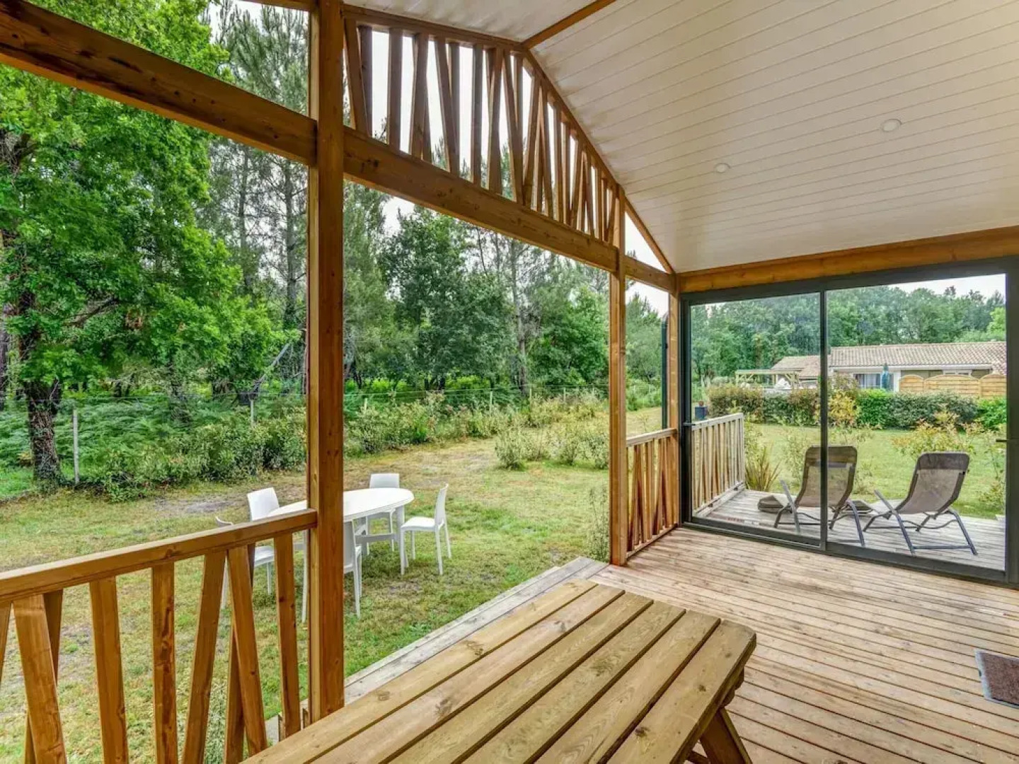 Serene Chalet in Hourtin Near Lake