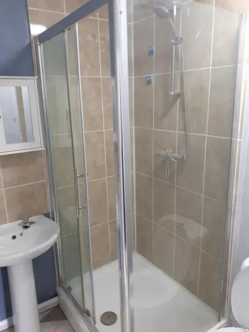 Admirals Apartment sleeps 4 adults 2 children EV Point