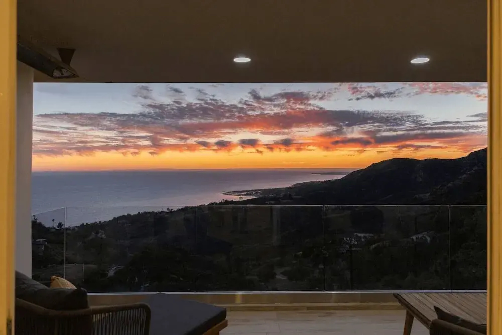 Castlewood by Avantstay Malibu Cliffside + View
