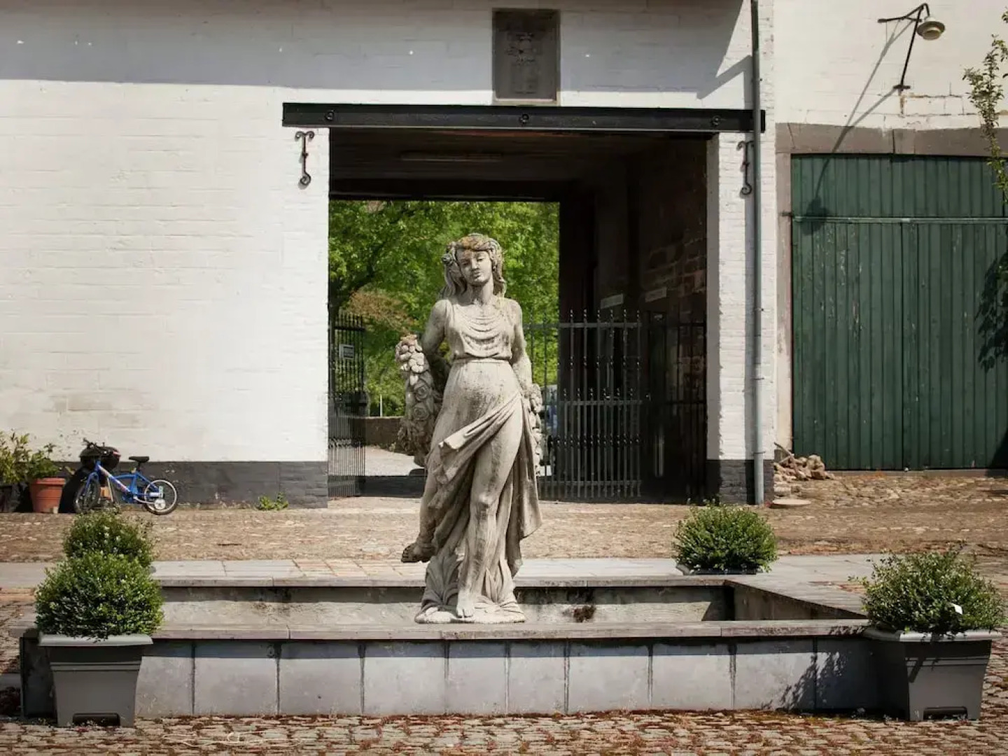 Vintage Farmhouse in Bemelen with Forest near