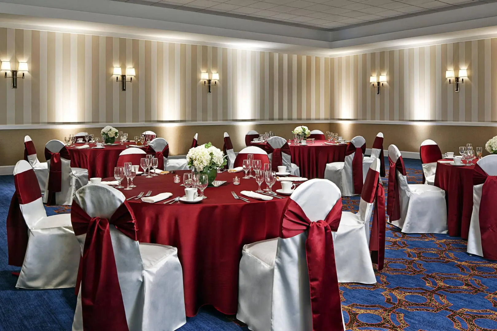 Sheraton Milwaukee Brookfield Hotel