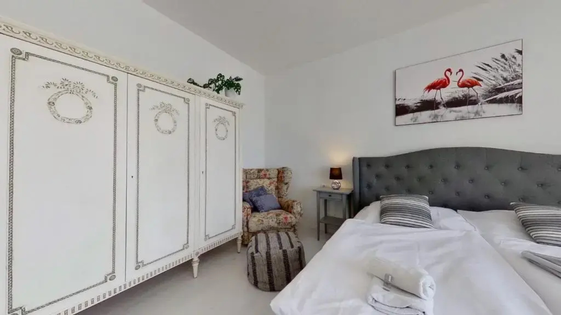 Ron De Mar #1 modern room