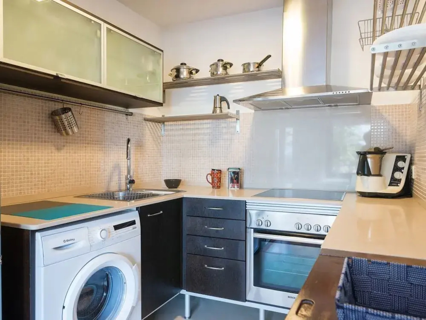 Beachfront studio 20 mins to bcn center