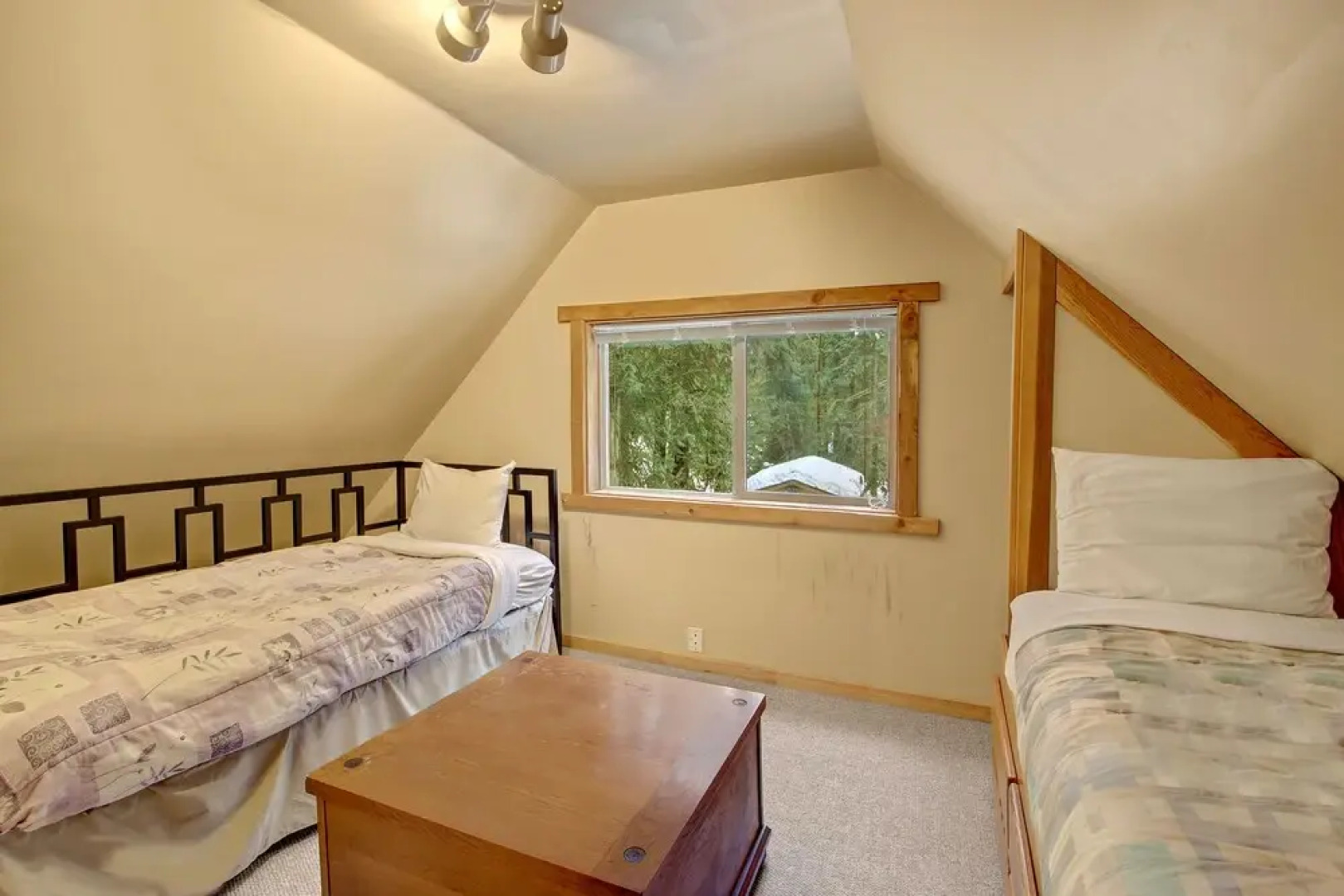 Cedar Sky Cabin - Three Bedroom Cabin with Hot Tub