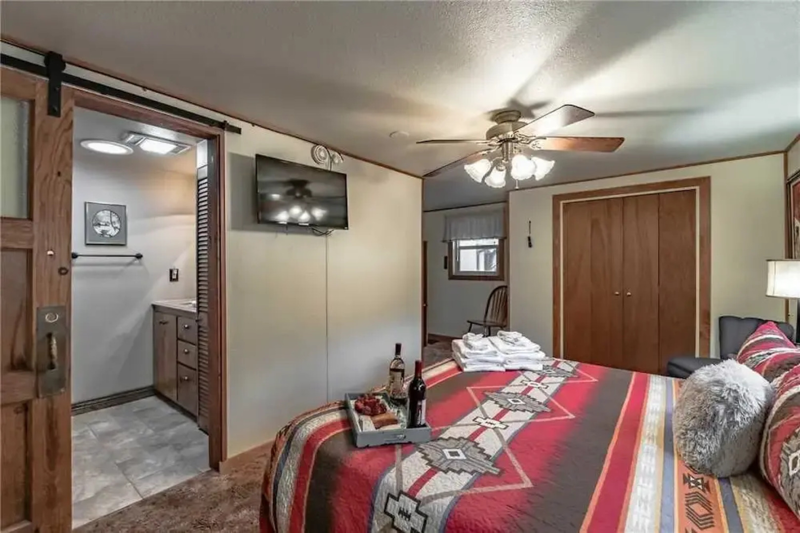 Wild Horse Retreat - Two Bedroom Cabin with Hot Tub