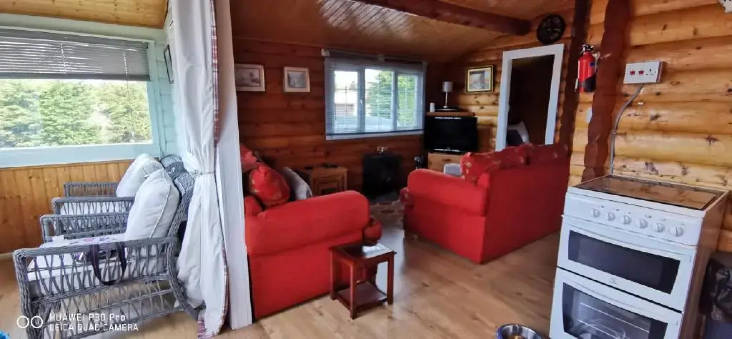 Log Cabin - Free Parking, Garden & pet Friendly