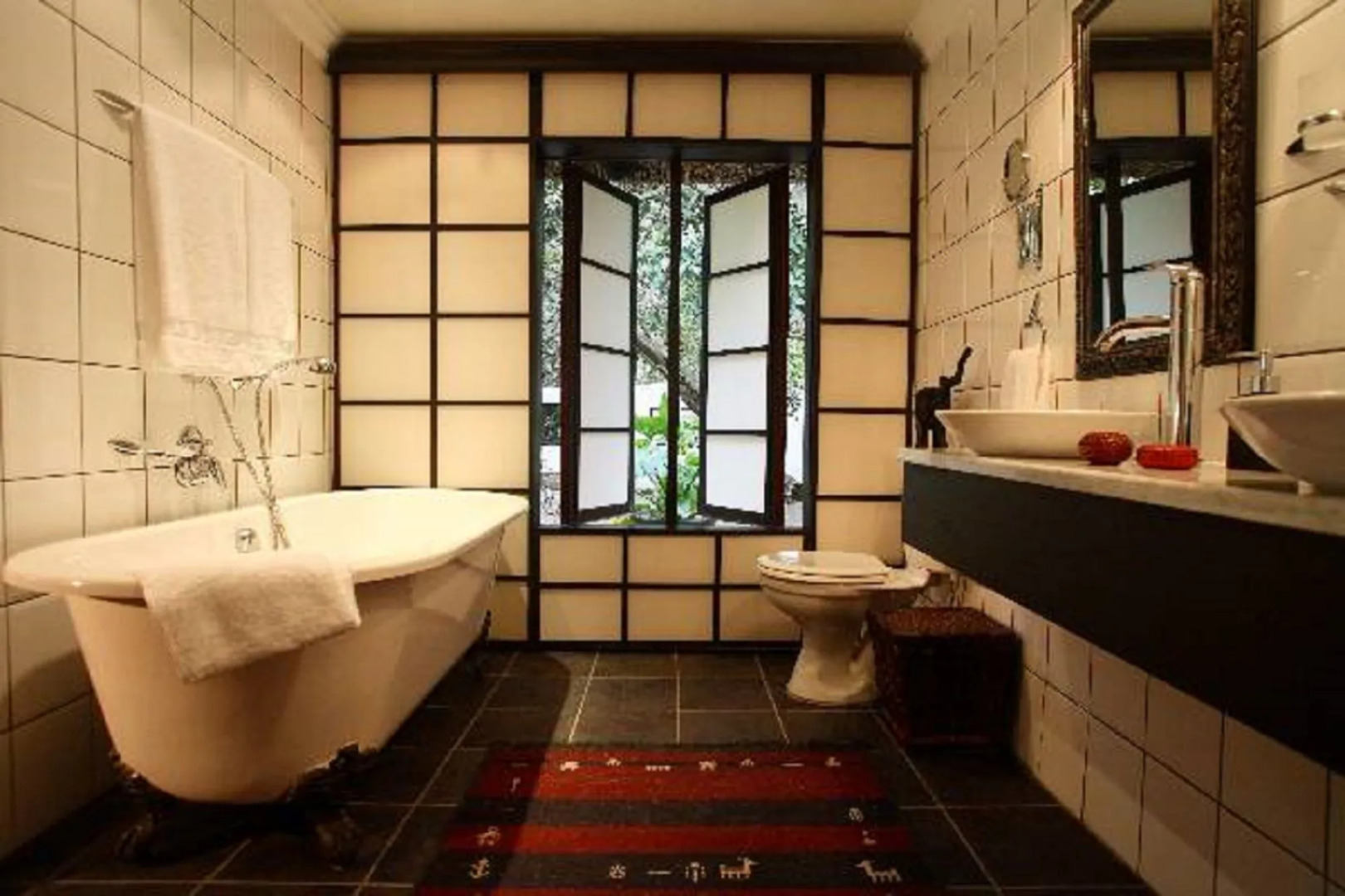 Moontide Guest Lodge