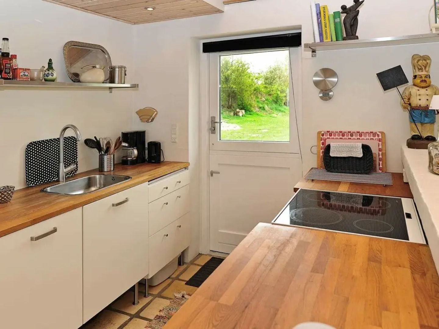 Rustic Holiday Home in Mesinge With Ocean View