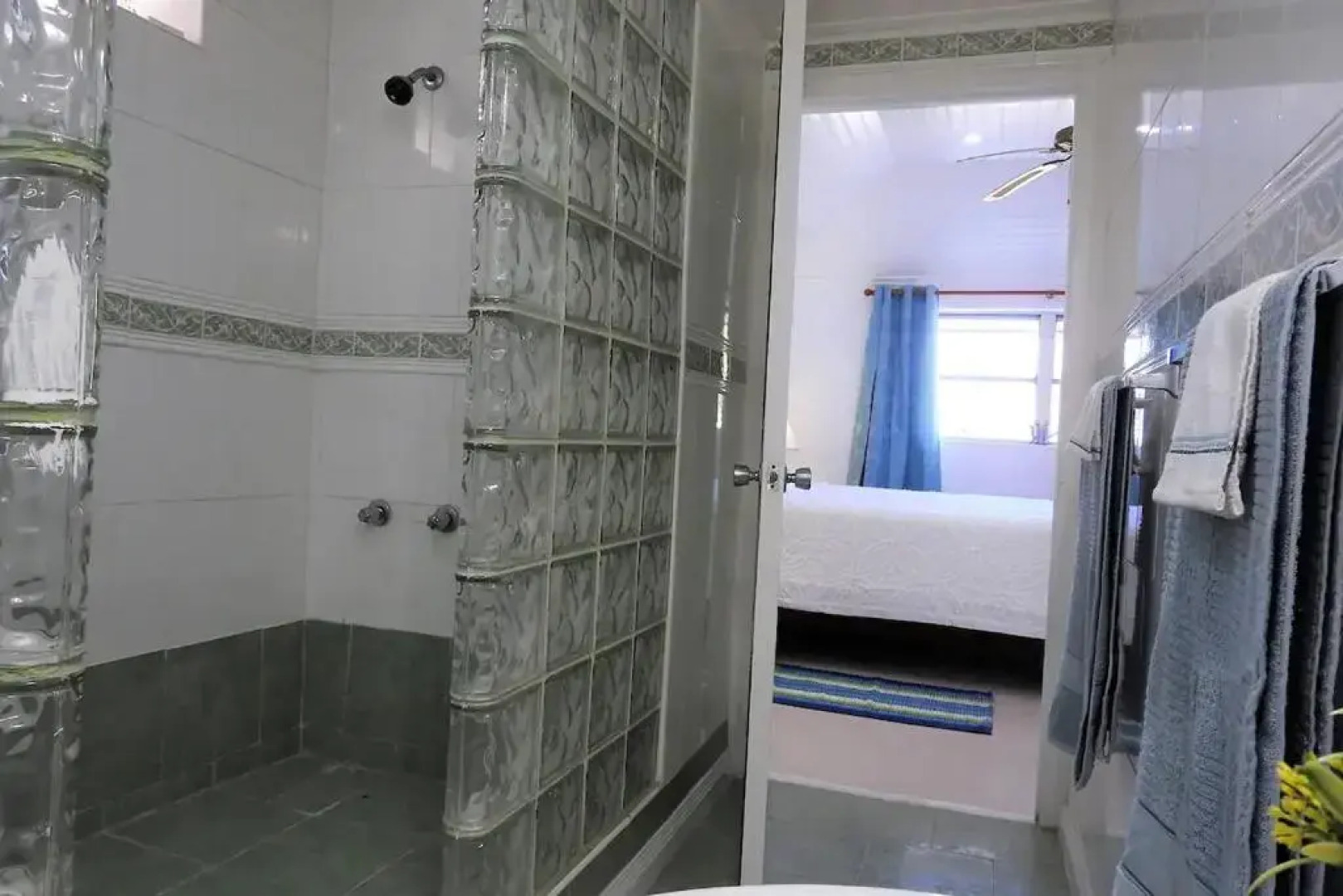 Zenbreak Freshwater Beachfront #6