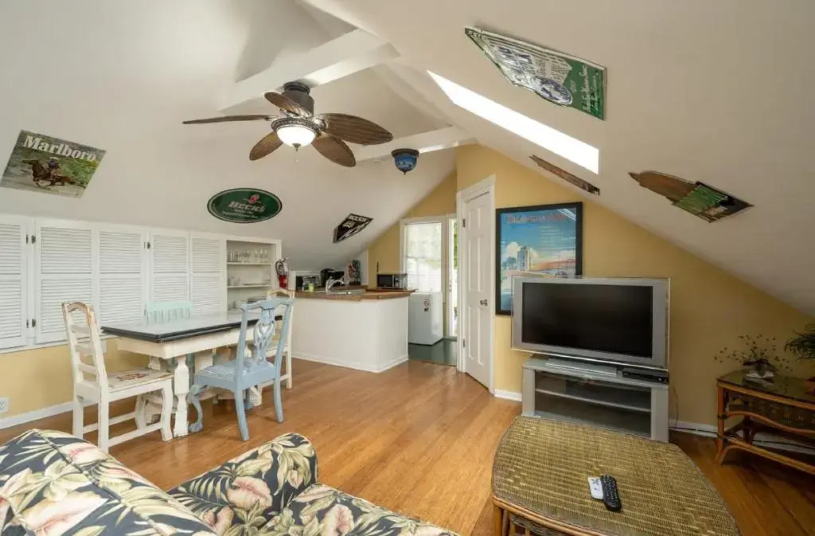 Southern Palms by Brightwild Pool Parking