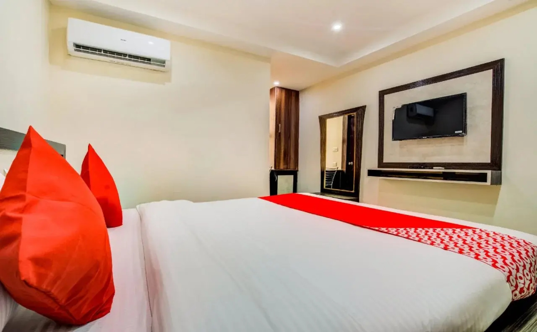 The Grand Yash By OYO Rooms