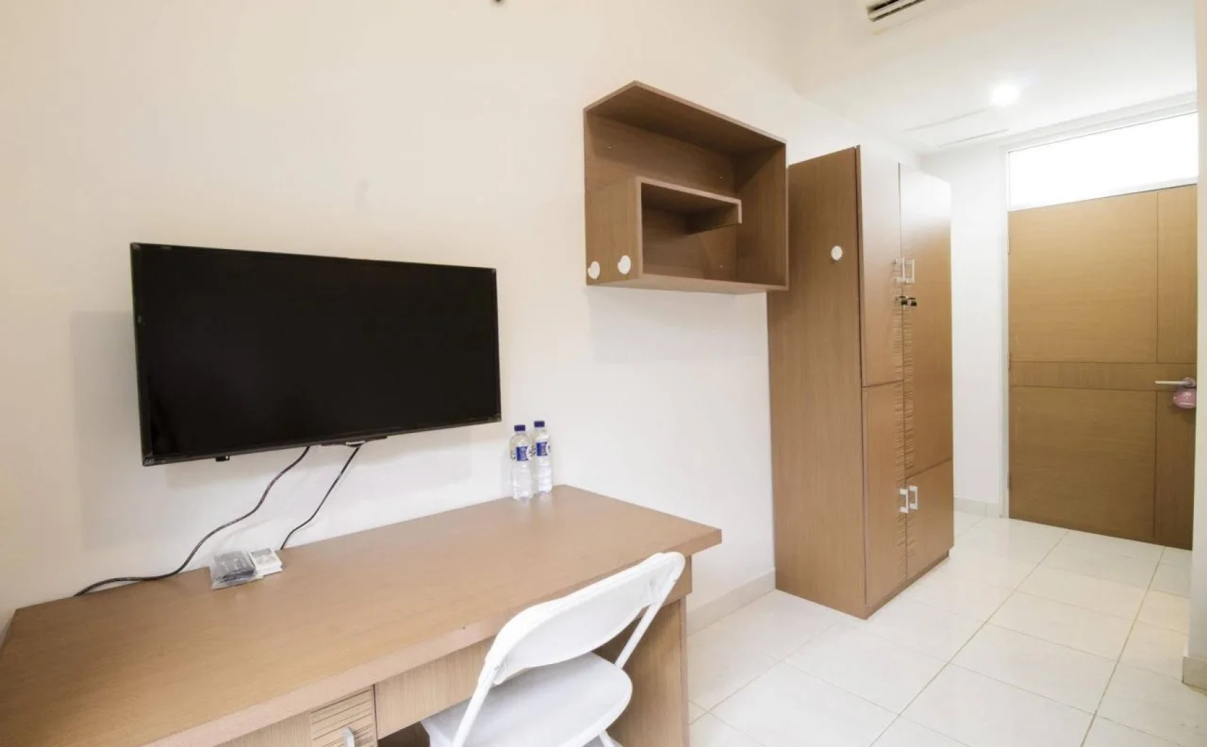 RedDoorz Plus near Lippo Karawaci