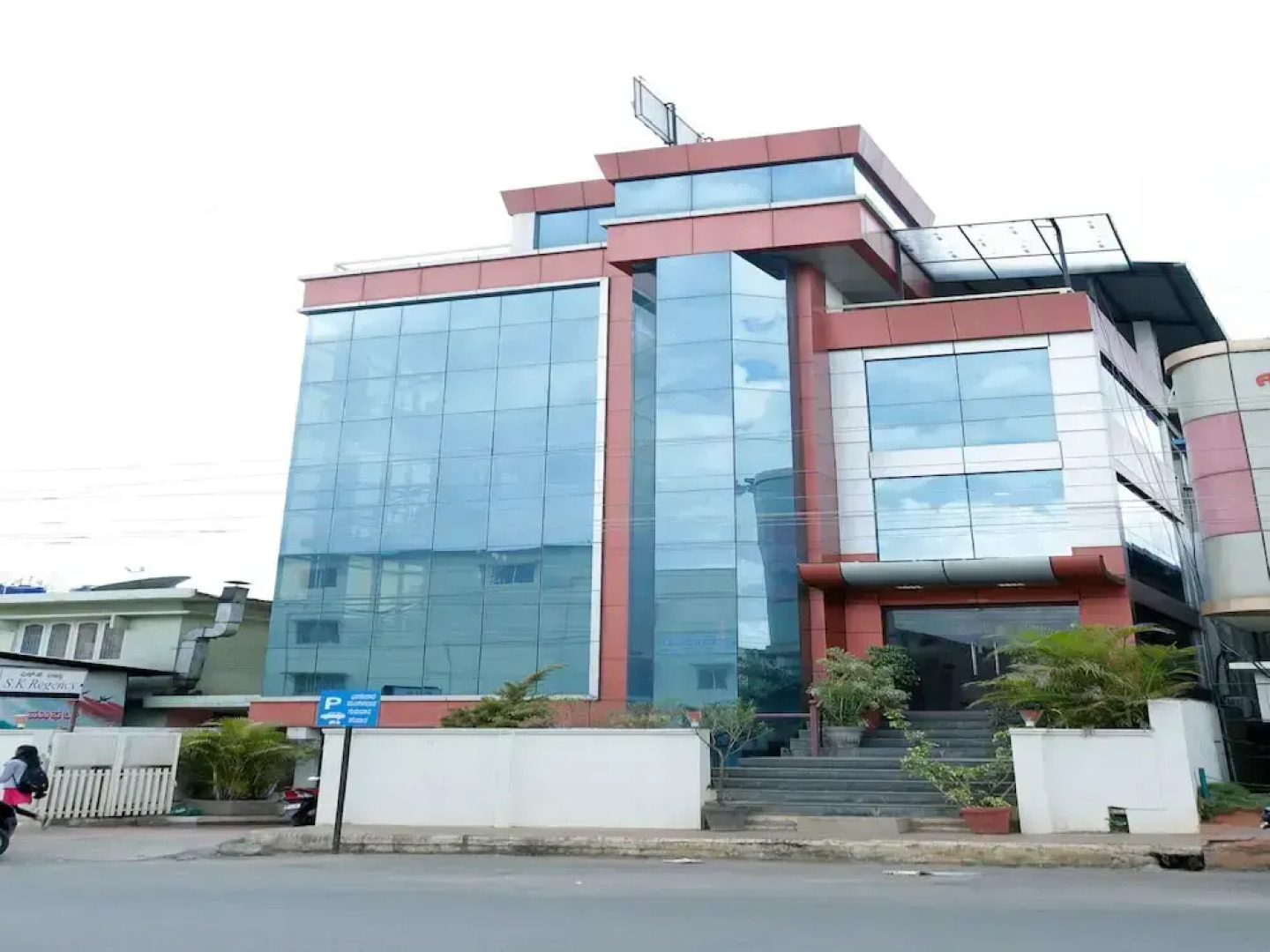 OYO 12162 New S K Regency