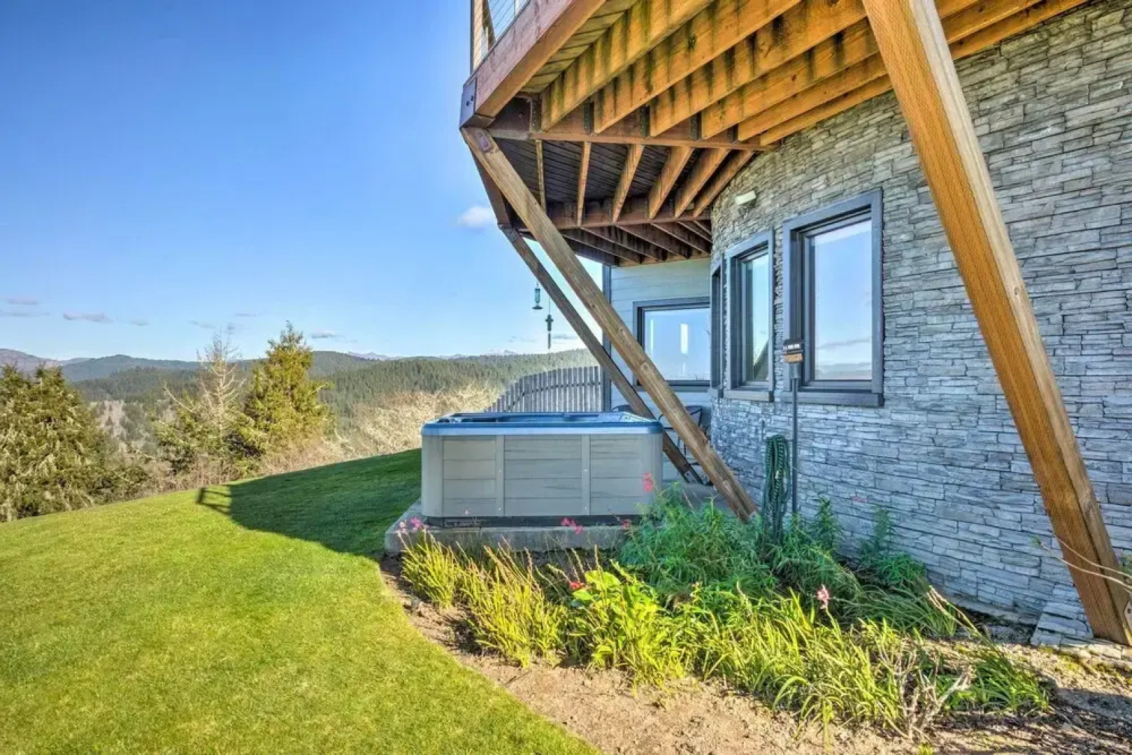 Stunning 360 Ocean Views, Near Redwoods NP!