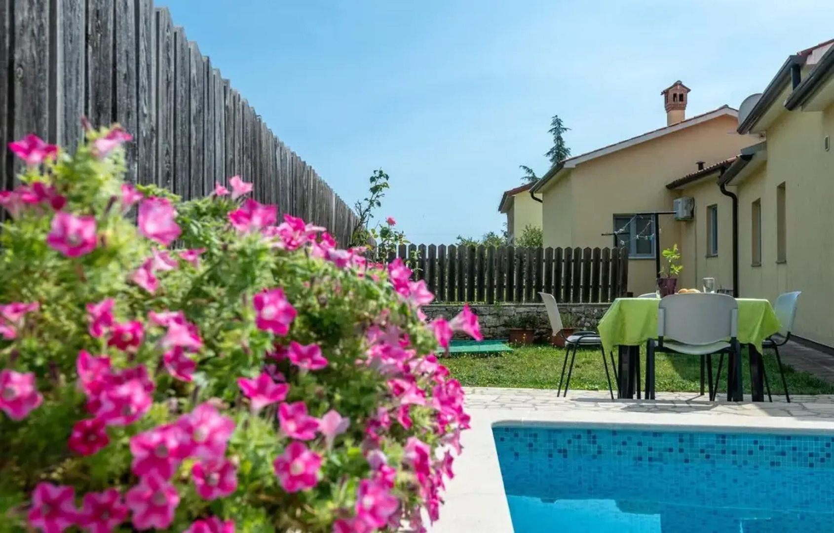 Beautiful Home in Vrecari With Wifi and 4 Bedrooms