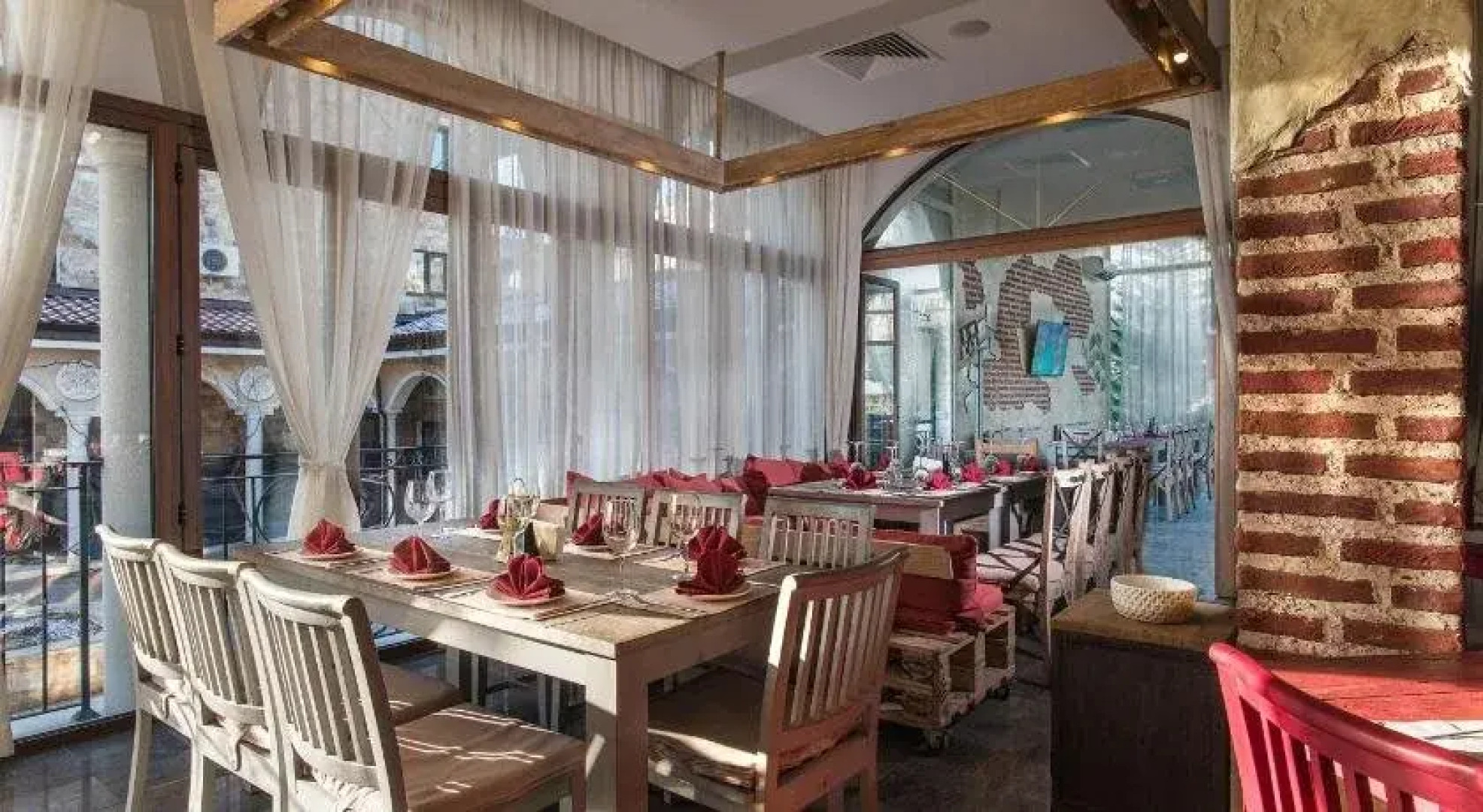 Esteban Apartcomplex