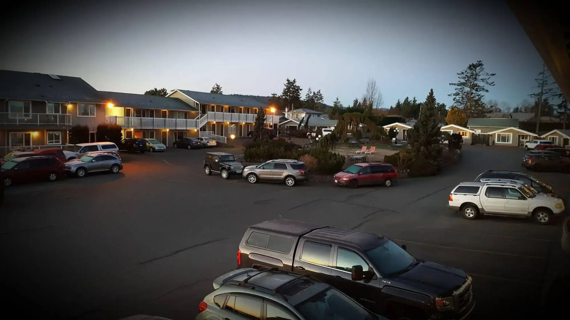 The Cedarwood Inn & Suites