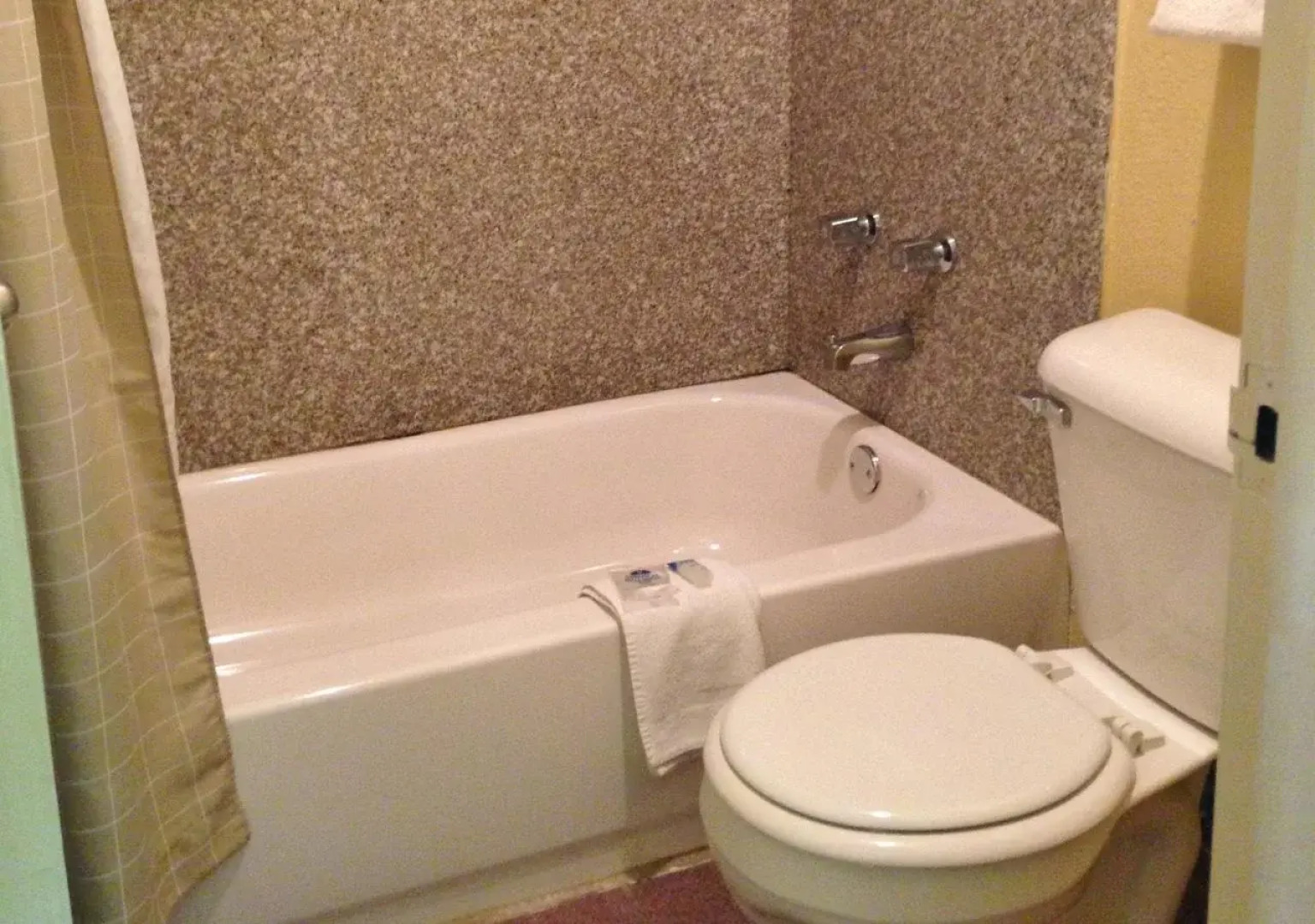 Americas Best Value Inn & Suites Yukon Oklahoma City