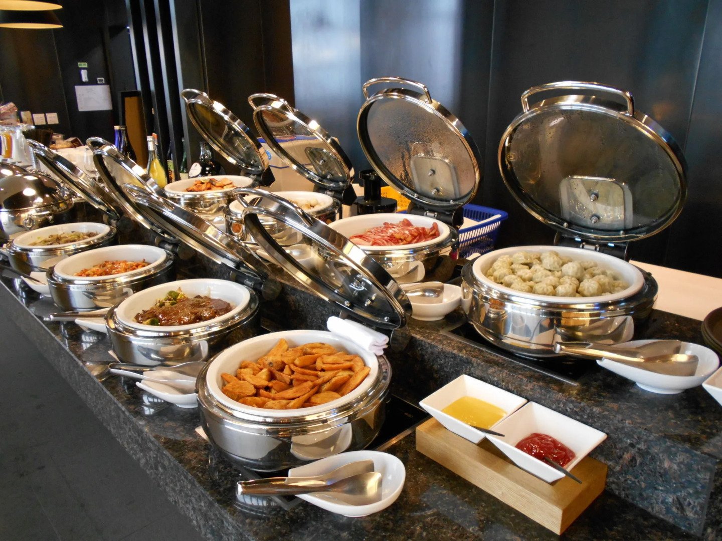 Luston Villa & Hotel