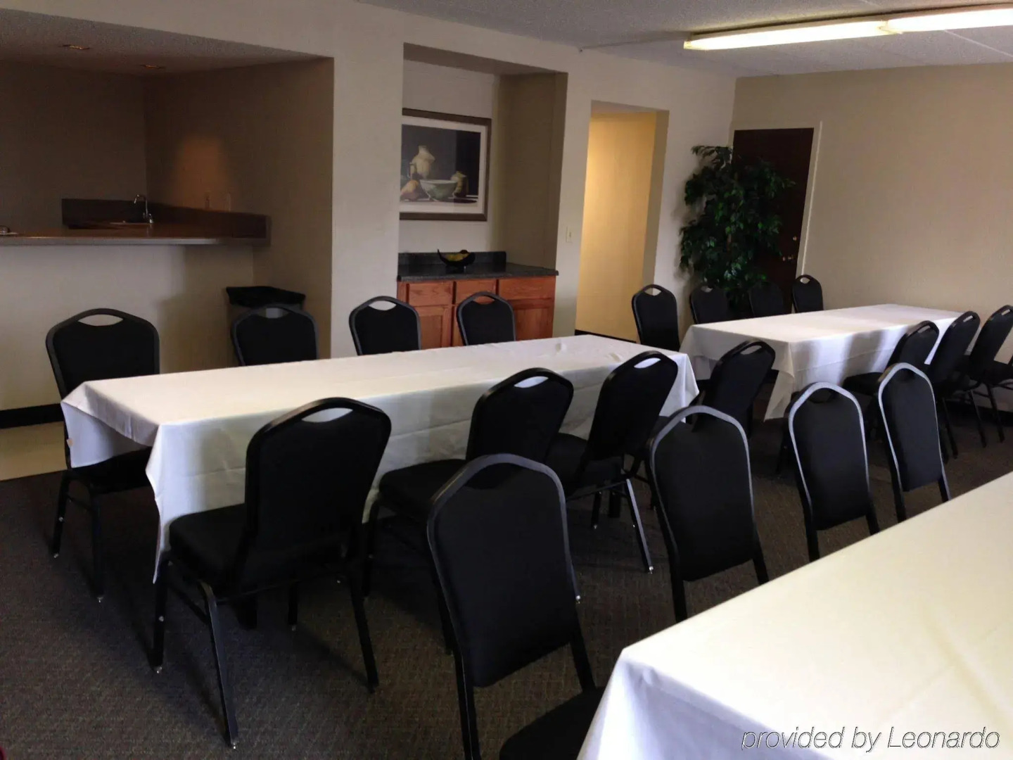 Norwood Inn & Suites La Crosse