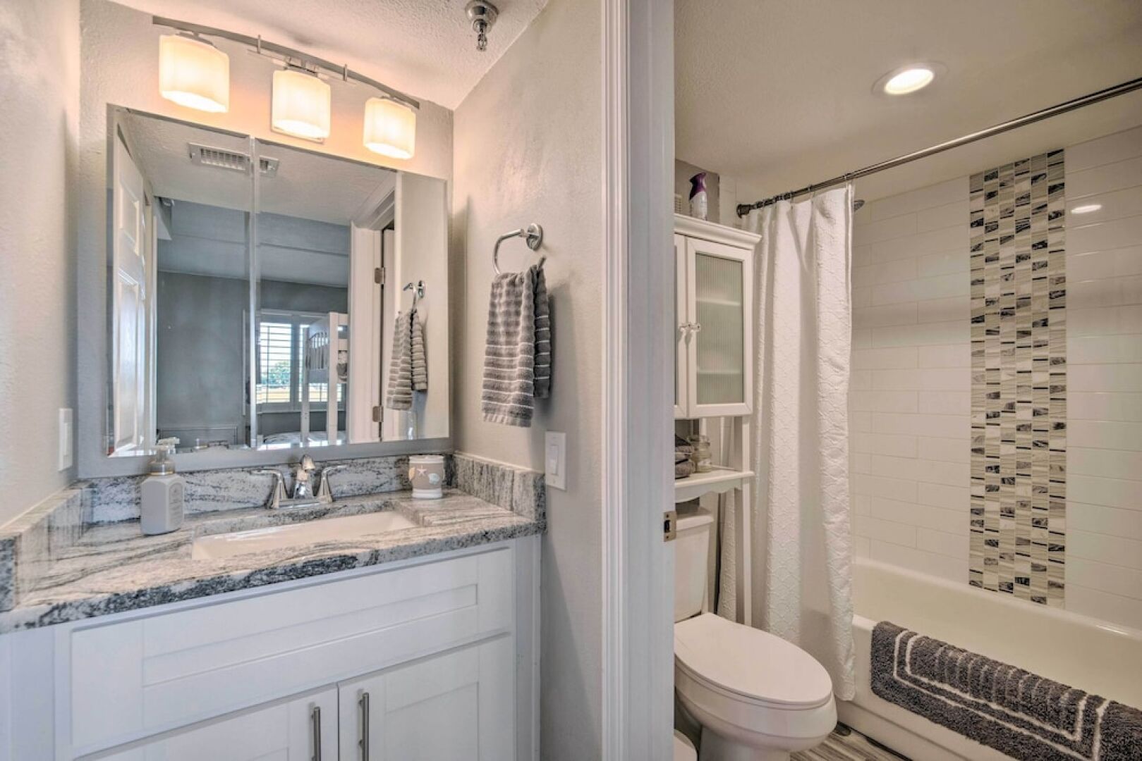 Relaxing Hudson Condo Steps From the Pool!