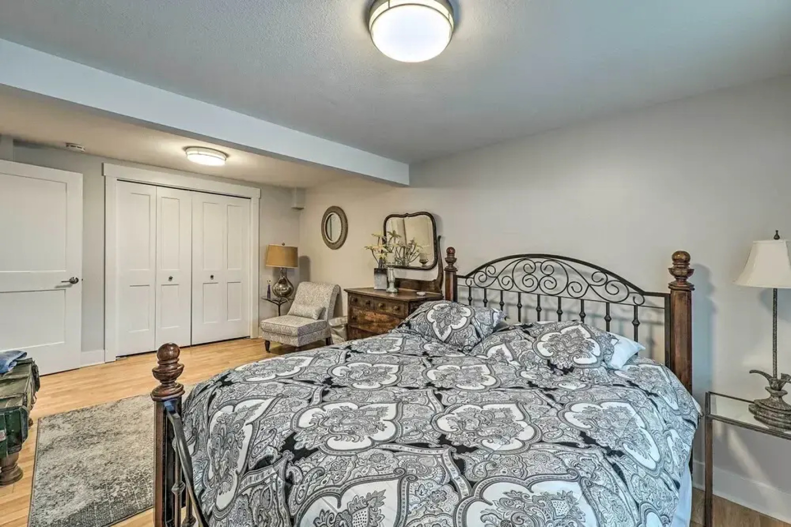 Downtown Grand Haven Apt < 1 Mi to Lake Michigan