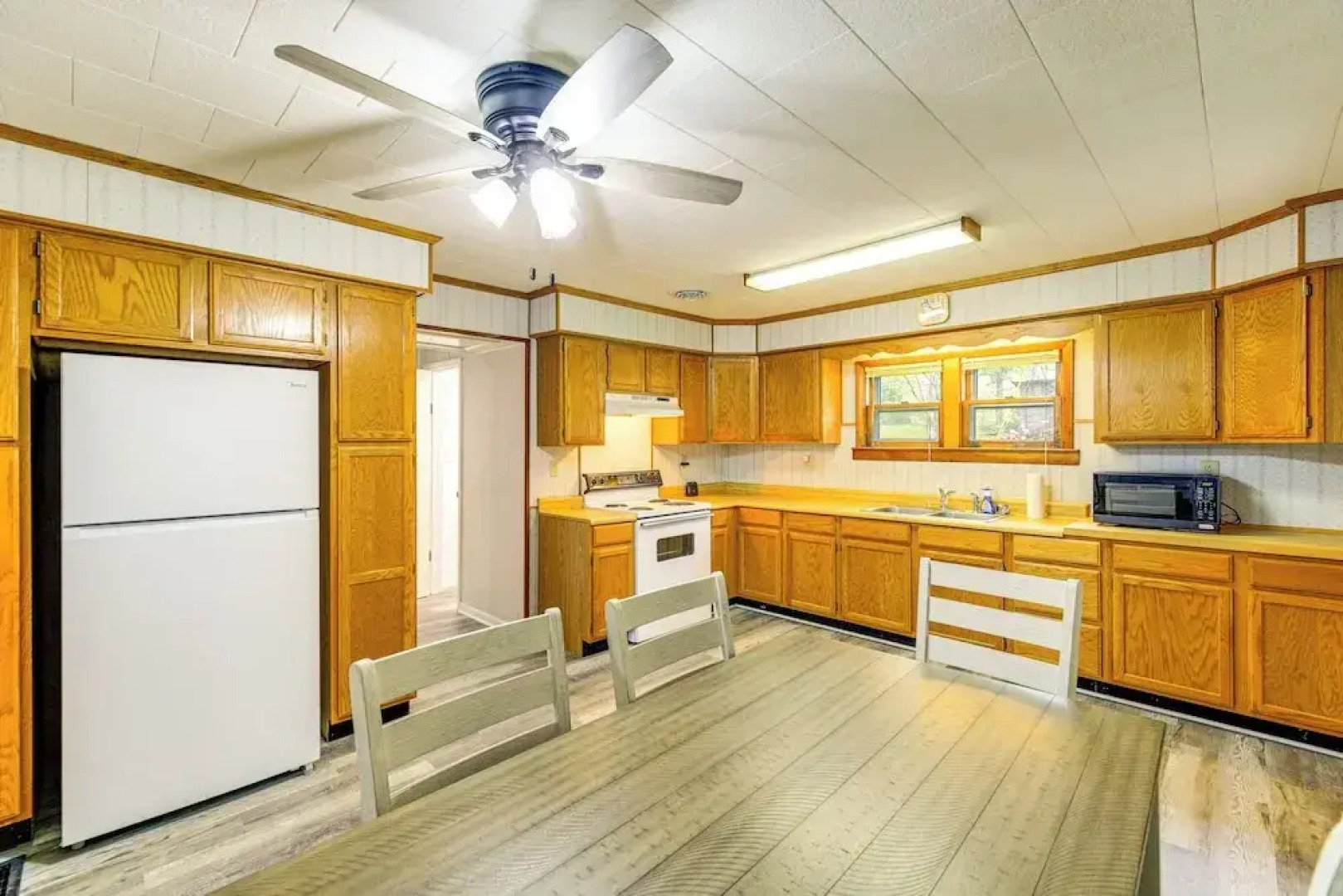 1 Mi to Virginia Creeper Trail: Serene Family Home