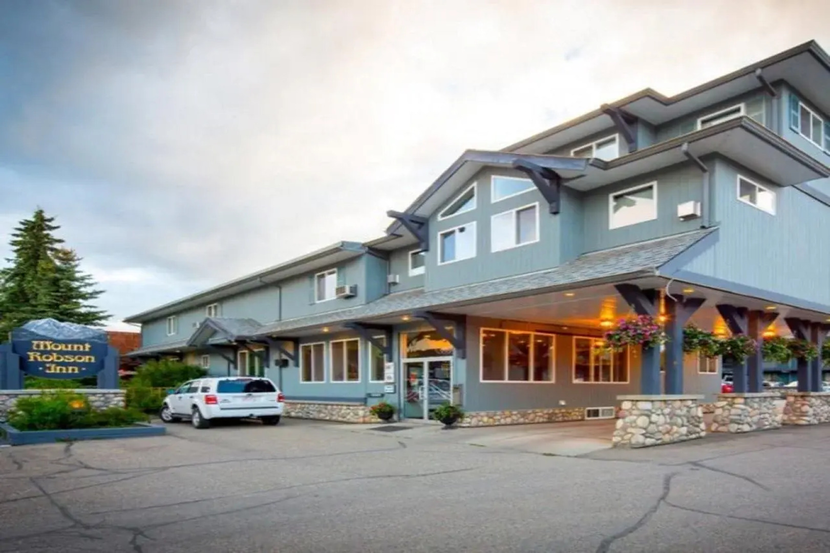 Mount Robson Inn