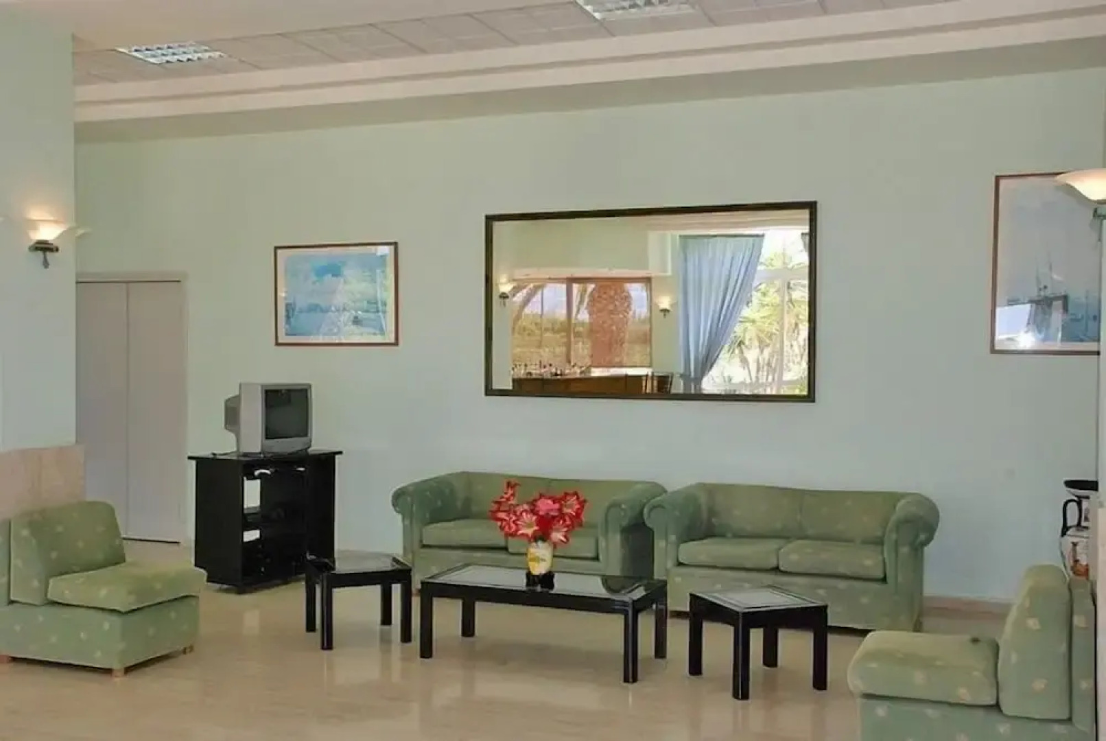 Paramonas Hotel