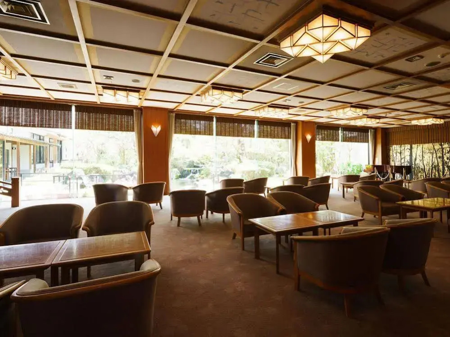 Hotel Hoho "A hotel overlooking the Echigo Plain and the Yahiko mountain range"