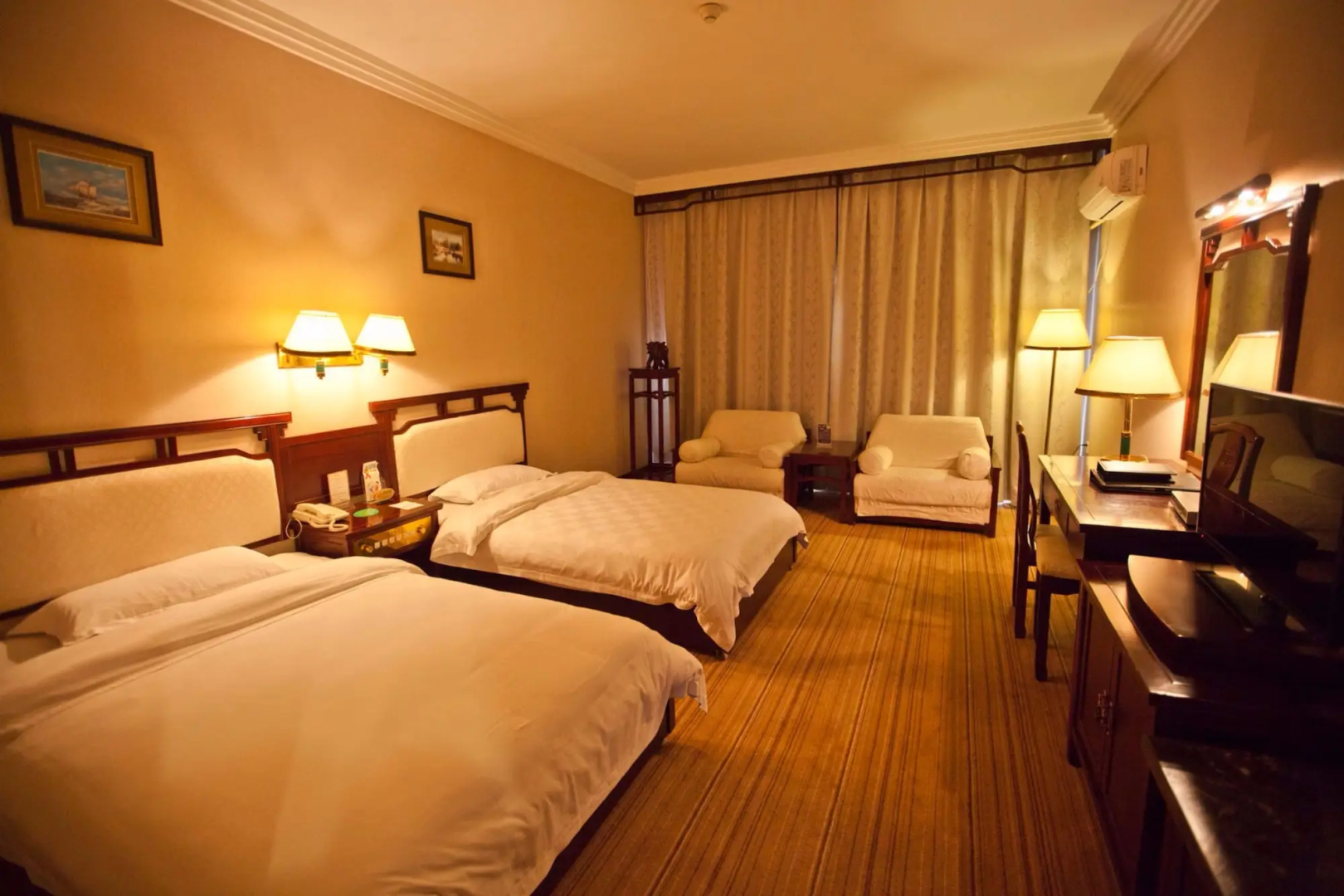 YangShuo New Century Hotel