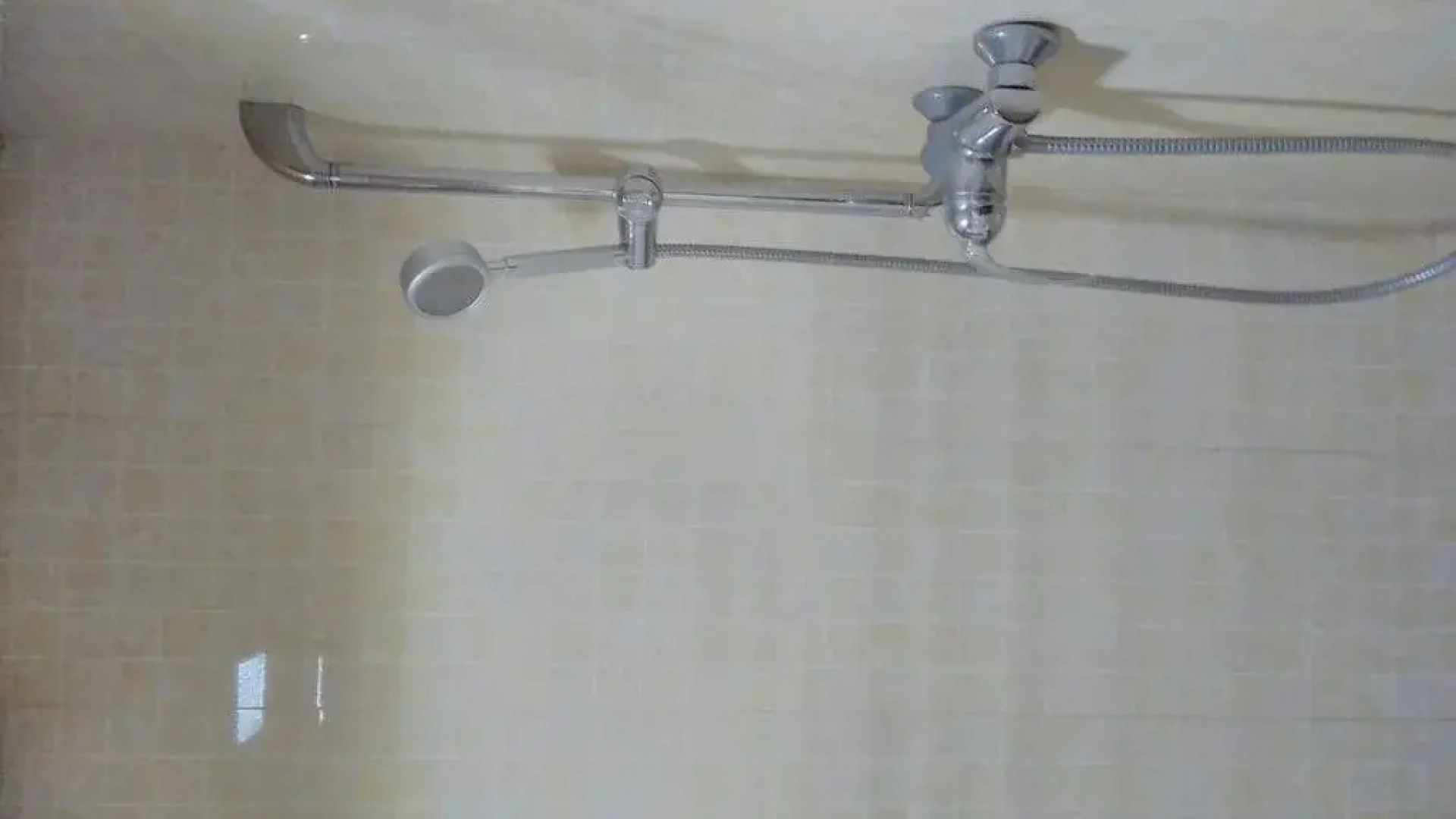 Super 9 Business Hotel